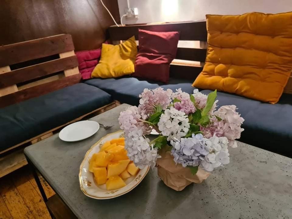 Brobro Hostel Tbilisi Ngoại thất bức ảnh