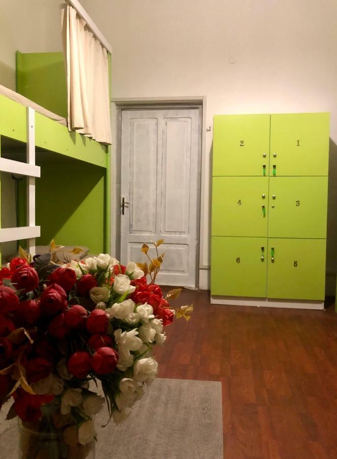 Brobro Hostel Tbilisi Ngoại thất bức ảnh